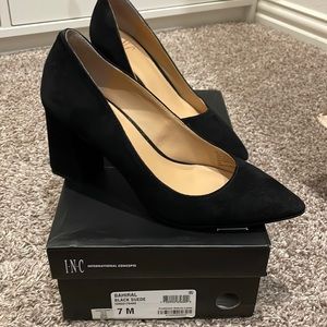 EUC INC Bahiral black suede heels